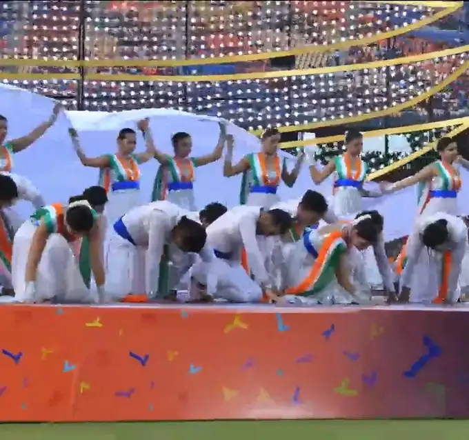 navbharat-times-121599487 सुनो गौर से दुनिया वालों… बादलों को चीरते चौपर, फहराता तिरंगा, IPL का भौकाल देखकर पाकिस्तानियों की आंखें फट जाएंगी